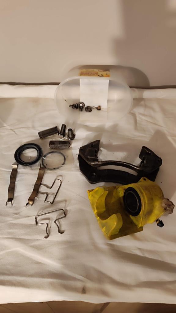 Gros frein AV Alpine A110 R8 Gordini LesAnciennes.com