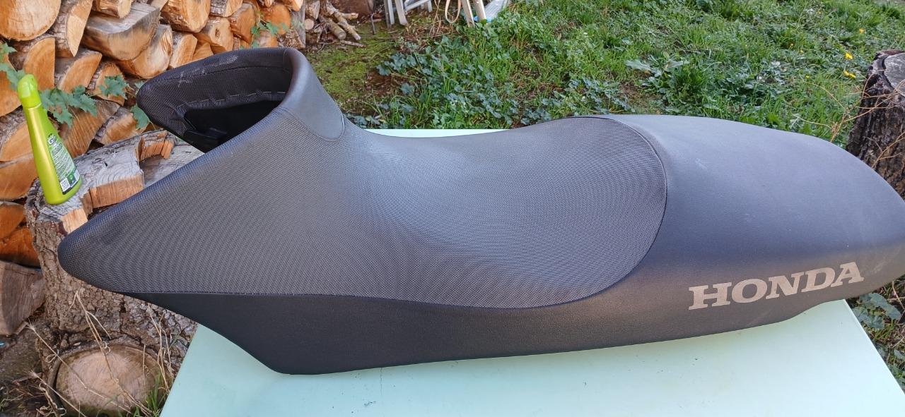 Selle HONDA XL 125 Varadero LesAnciennes.com