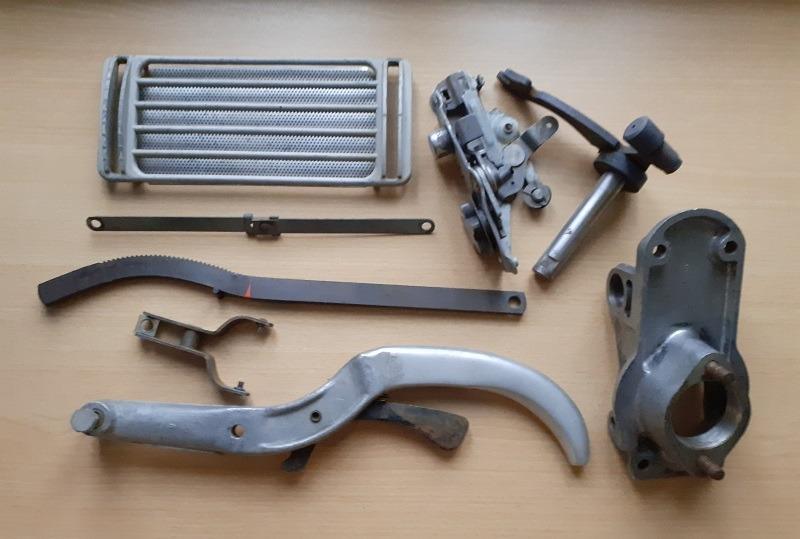 Lot de pièces PEUGEOT 403 LesAnciennes.com