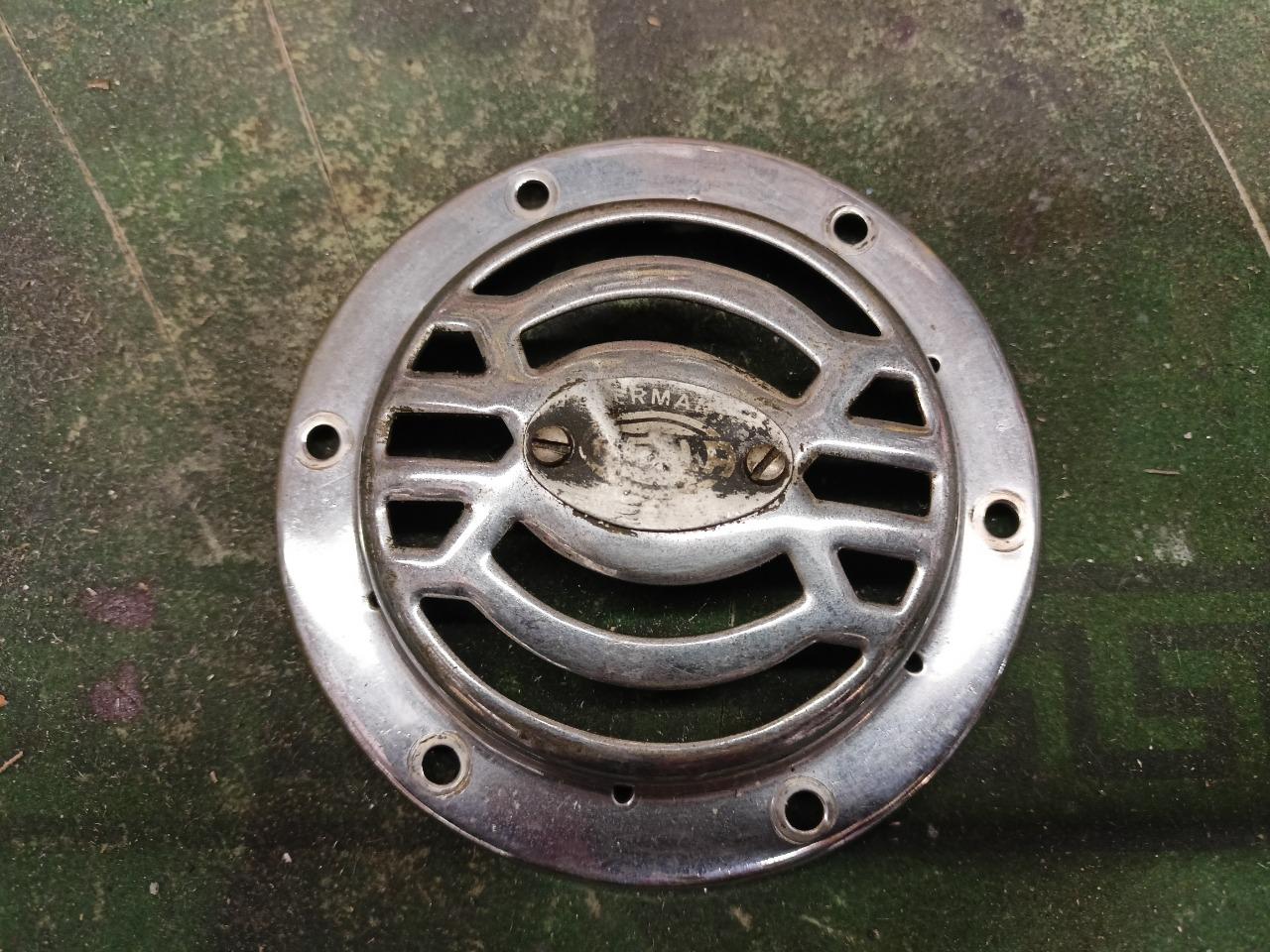 Grille de klaxon LesAnciennes.com