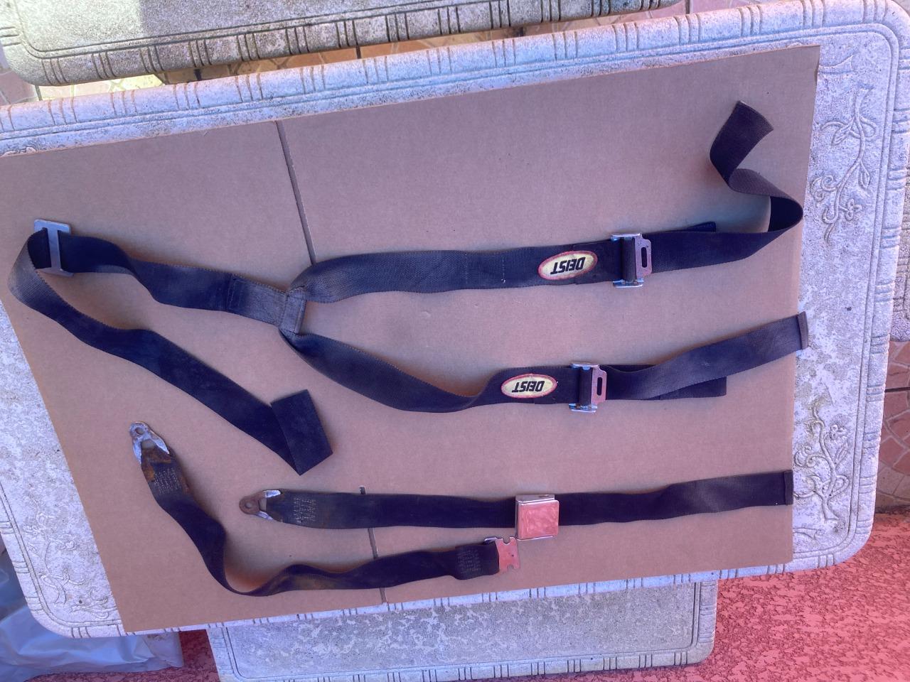 Jeux de ceinture MG MGA LesAnciennes.com
