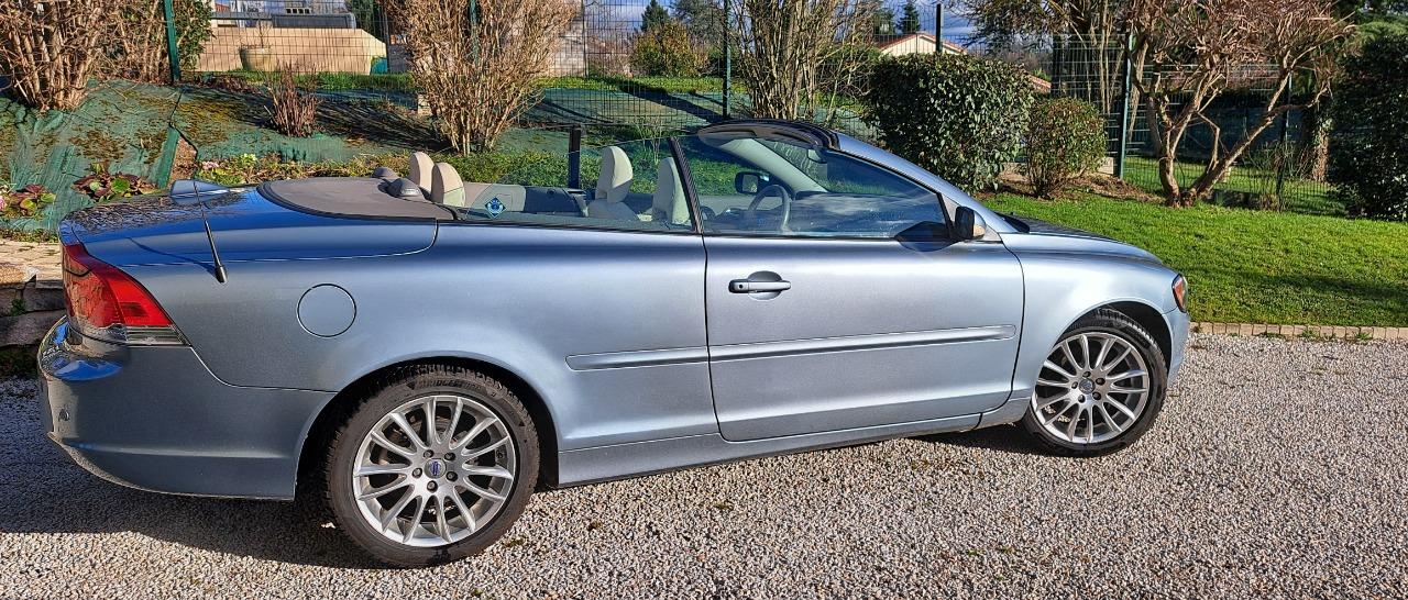 VOLVO C70 2.4i170Ch / Summum LesAnciennes.com