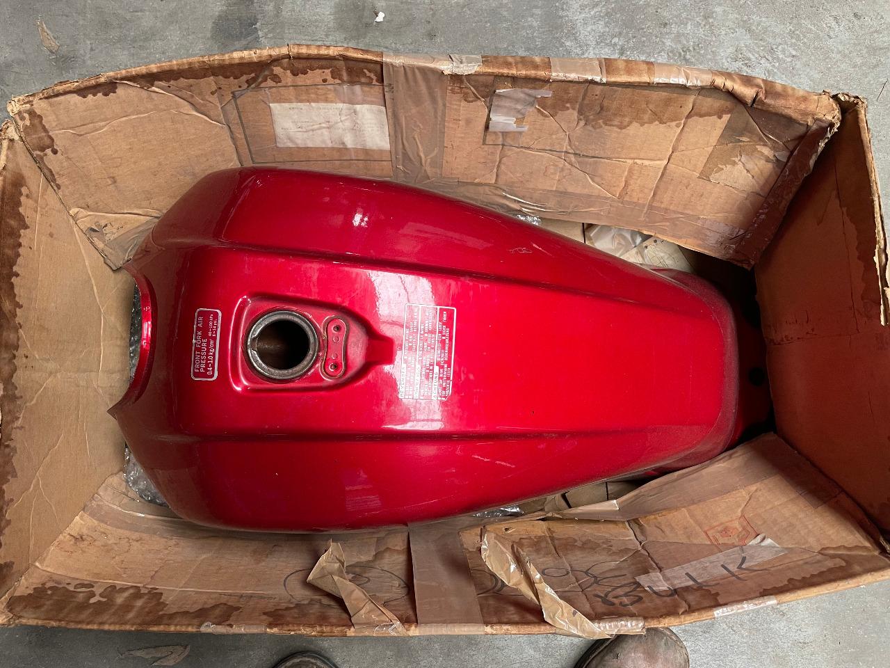 RESERVOIR NEUF HONDA VF 750 VF-S LesAnciennes.com