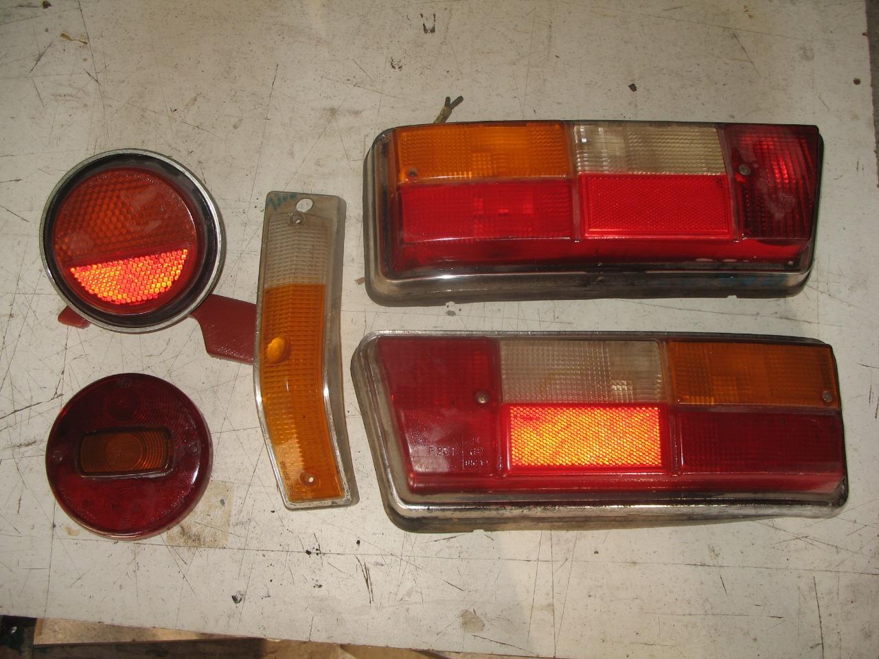 Feux SIMCA cabochons LesAnciennes.com