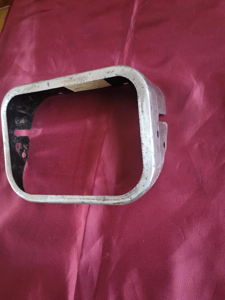 Boitier pour compteueur TRACTION. 11 LesAnciennes.com