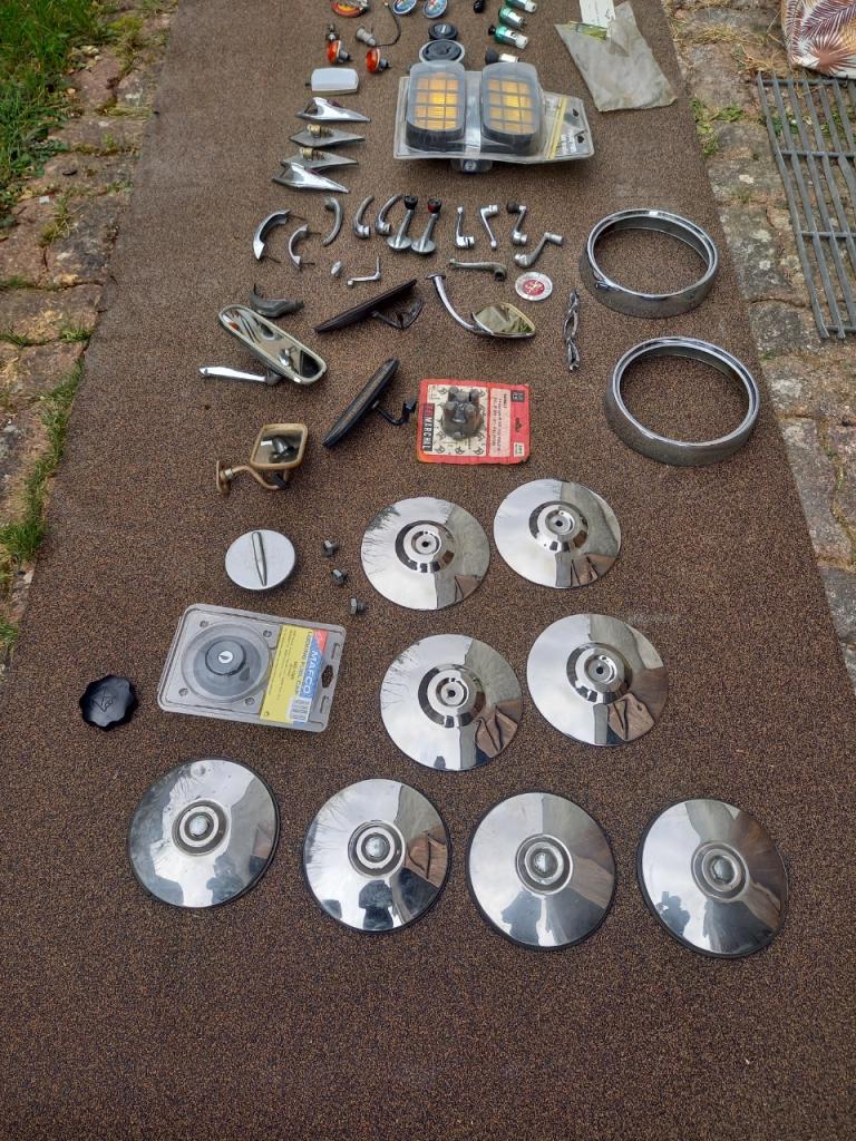 Lot de pièces PEUGEOT 404 403 203 R4 R16 Alfa LesAnciennes.com