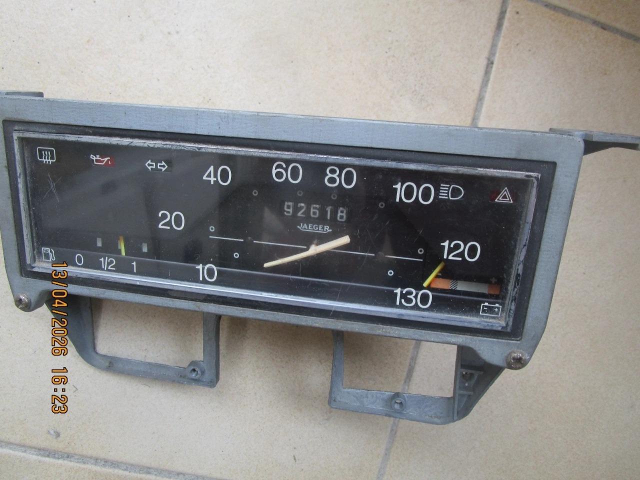 Compteur RENAULT 4 (R4) LesAnciennes.com