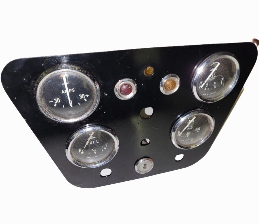 CONSOLE CENTRALE TRIUMPH TR3A TR2 A TR3 LesAnciennes.com