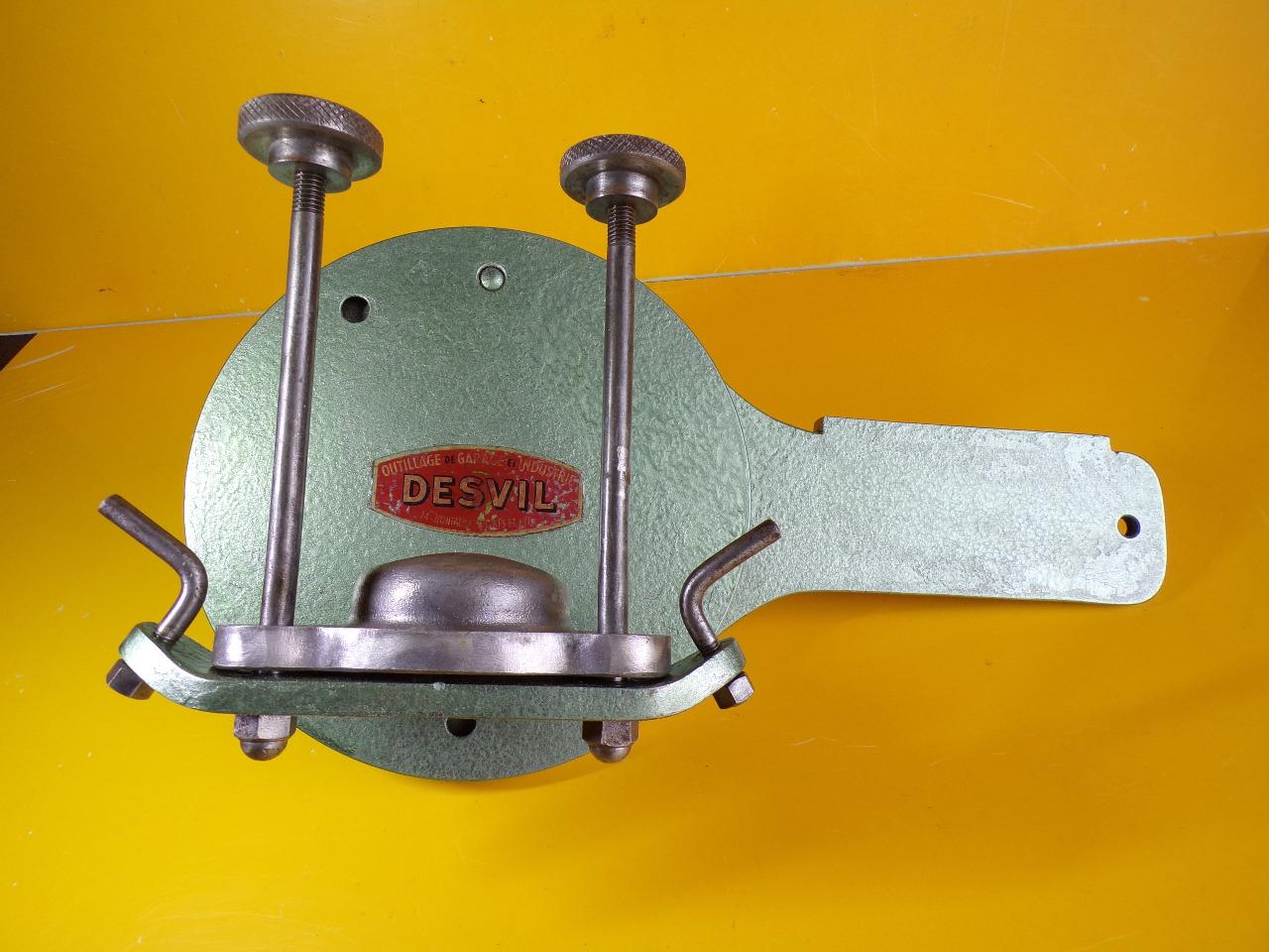 Outil Desvil de maintien culasse 2cv / 3cv LesAnciennes.com