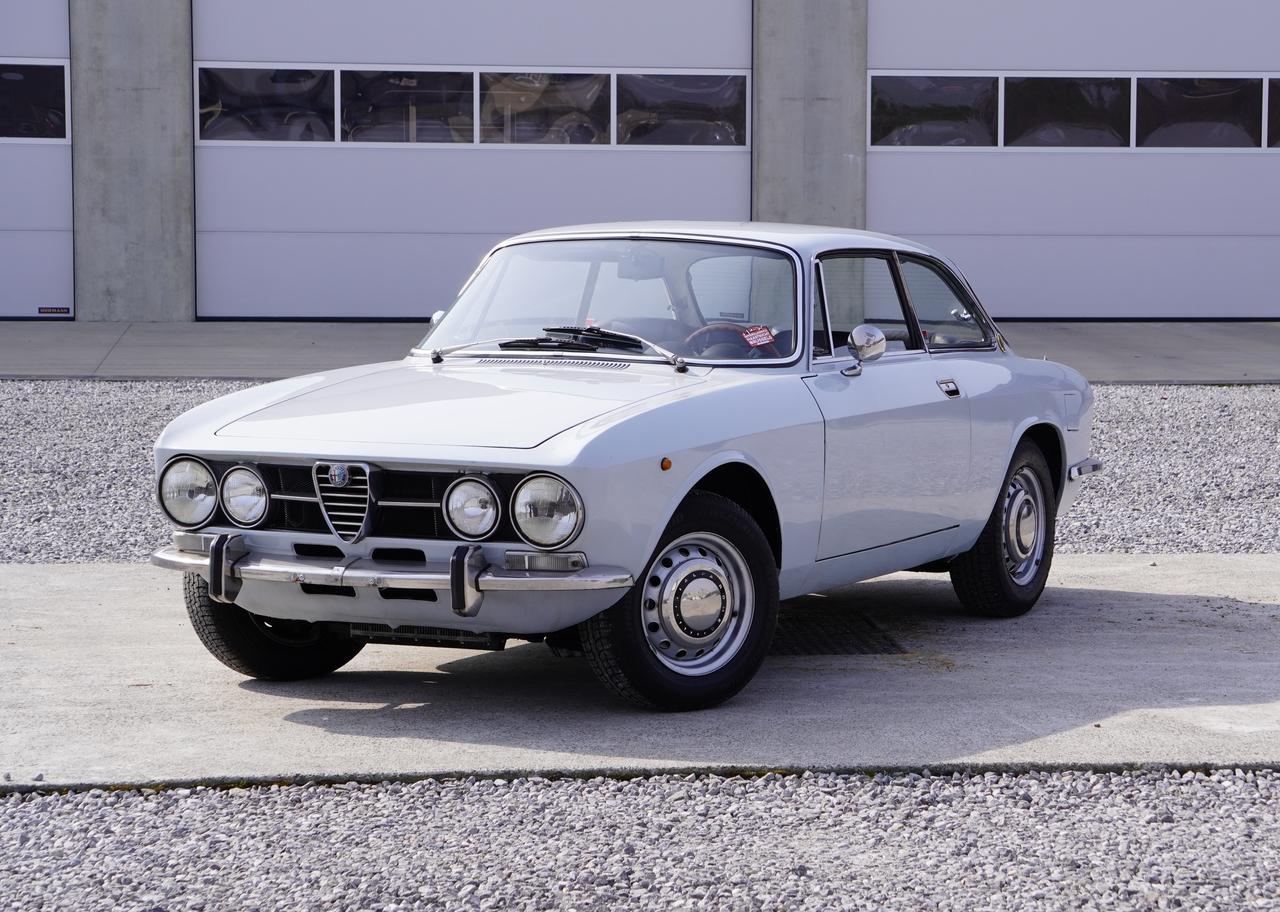 1970 Alfa Romeo 1750 GT Bertone Coupé LesAnciennes.com