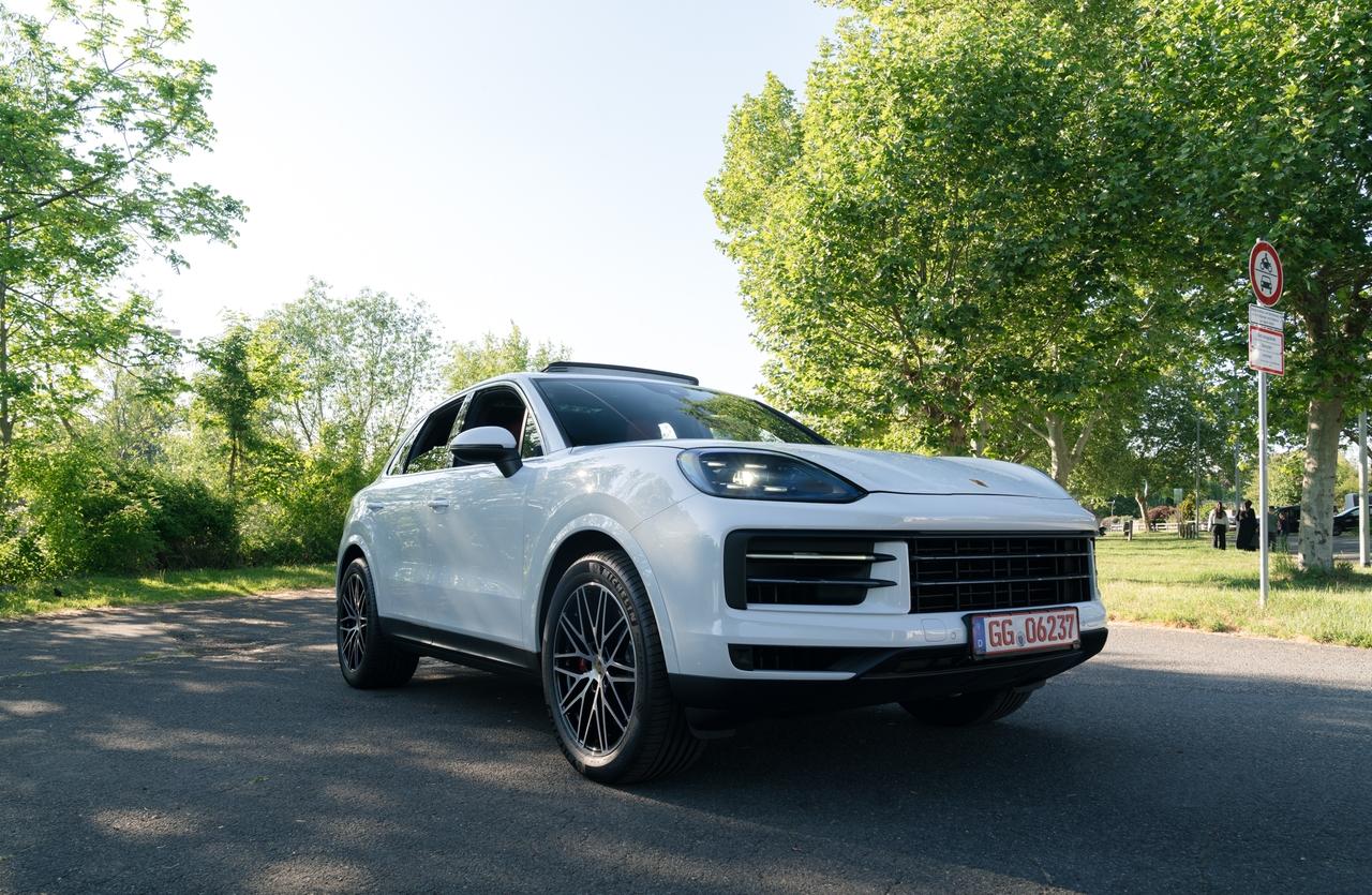 2024 Porsche Cayenne S LesAnciennes.com