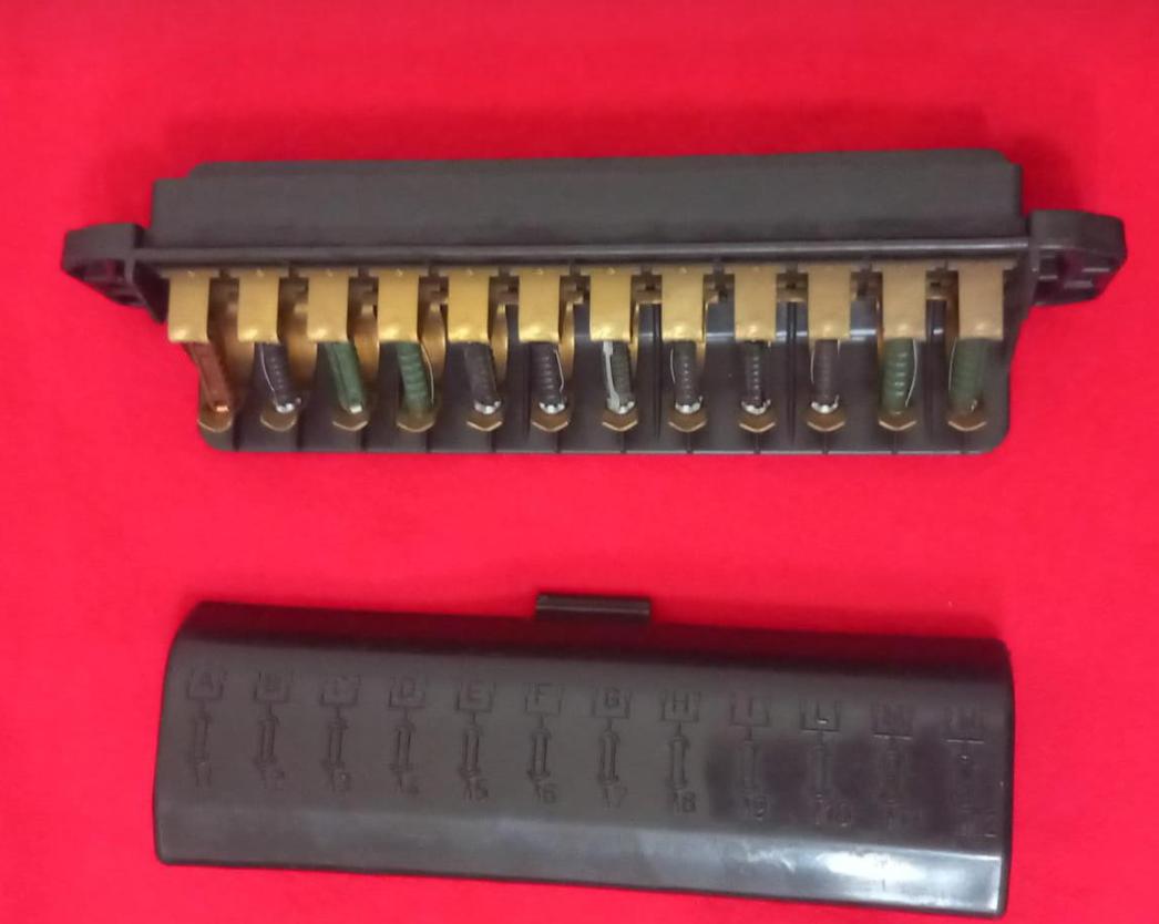 FIAT 124 spider boîte à fusibles LesAnciennes.com