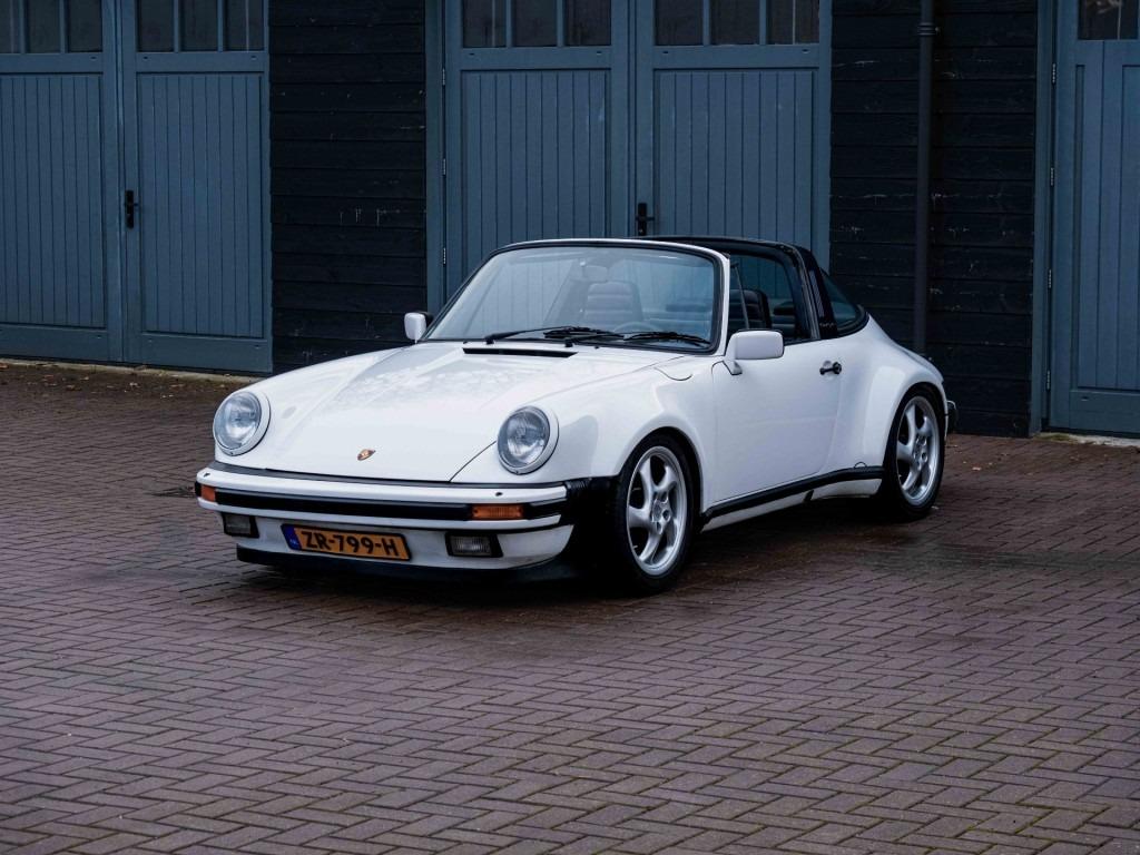 PORSCHE 911 3.2 targa - 1984 LesAnciennes.com
