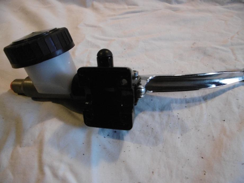 Maitre cylindre triumph trident T150 T160 LesAnciennes.com