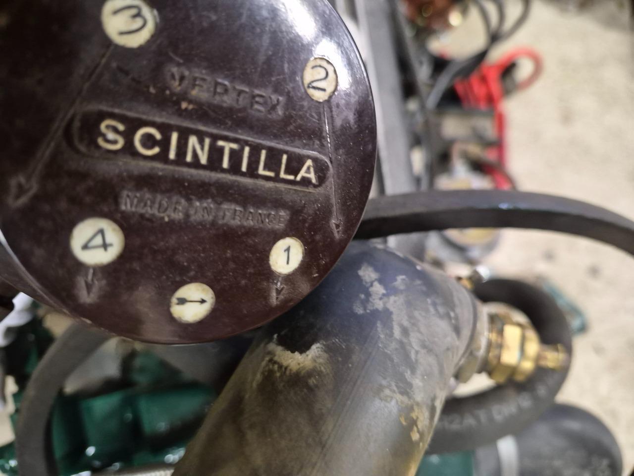 Pied de delco CITROEN Traction 11 et15.6 LesAnciennes.com