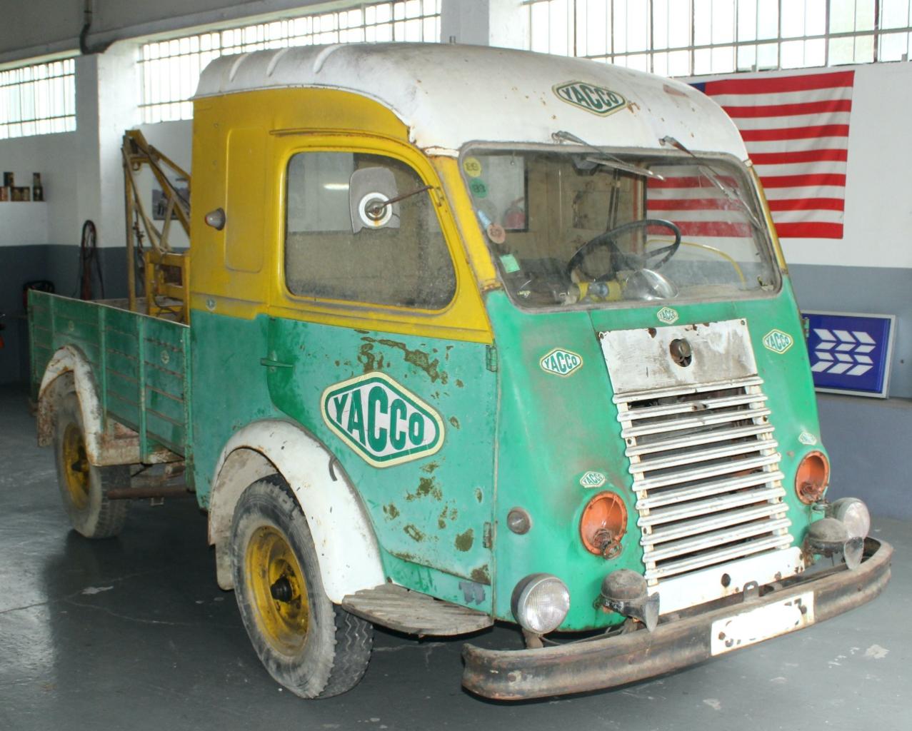 RENAULT Goelette R2066 dépanneuse - 1955 LesAnciennes.com