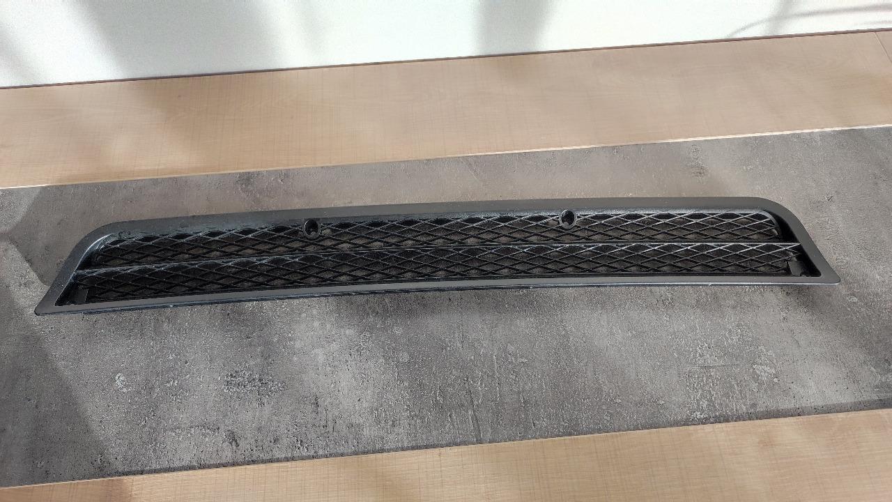 Grille de becquet arrière Renault Alpine GTA LesAnciennes.com