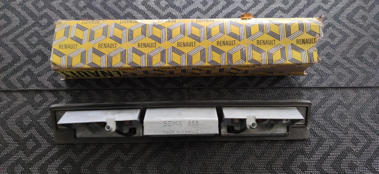 Socle éclairage plaque SEIMA RENAULT 6 (R6) LesAnciennes.com