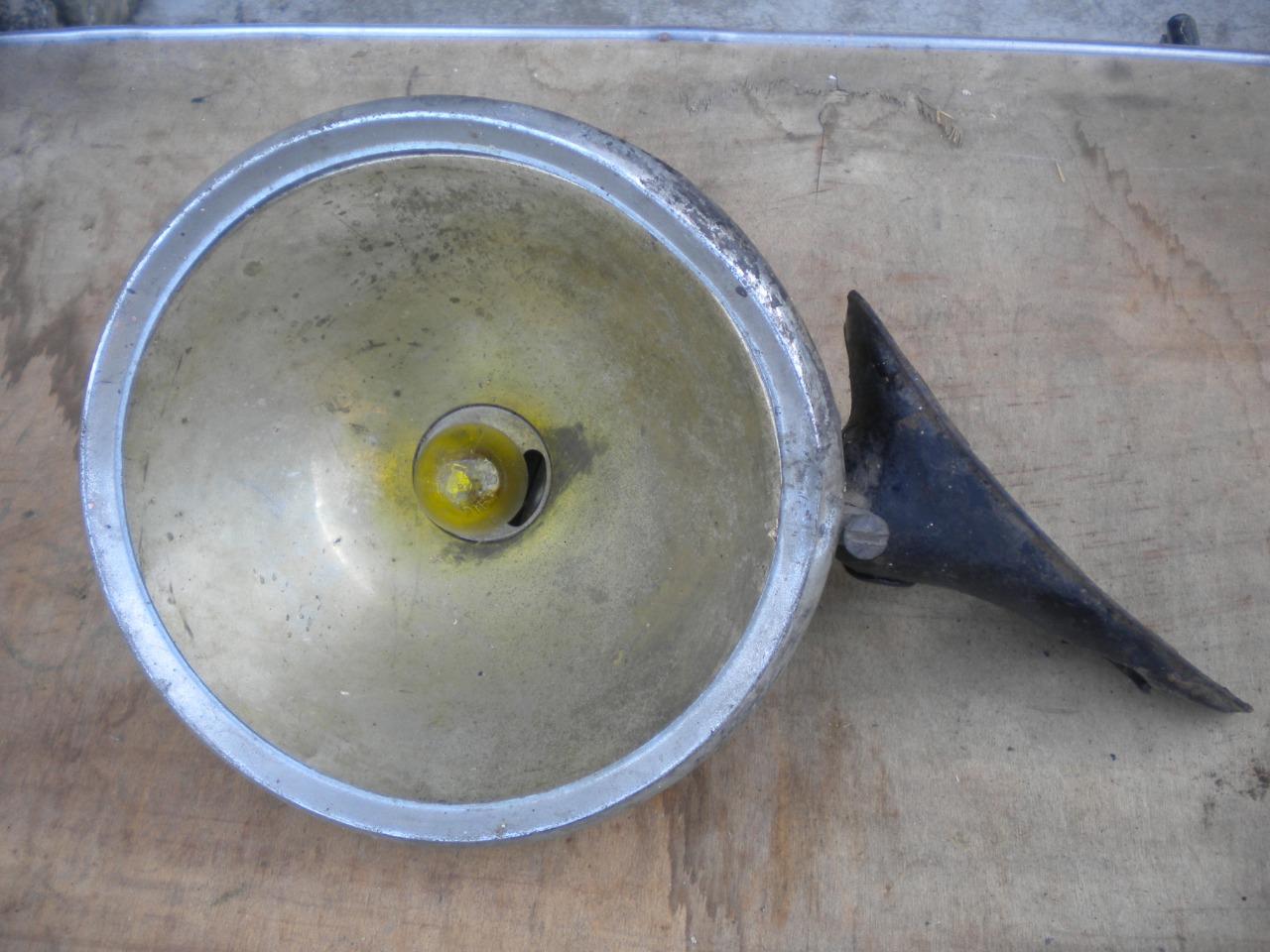 PHARE véhicule ancien voiture automobile LesAnciennes.com