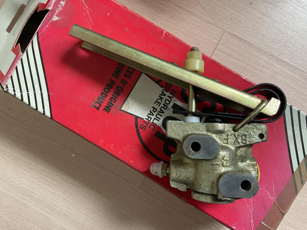 Répartiteur neuf pour RENAULT 18 (R18) Fuego LesAnciennes.com