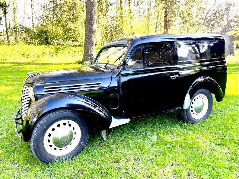 RENAULT Juvaquatre 488 latéral - 1948 LesAnciennes.com