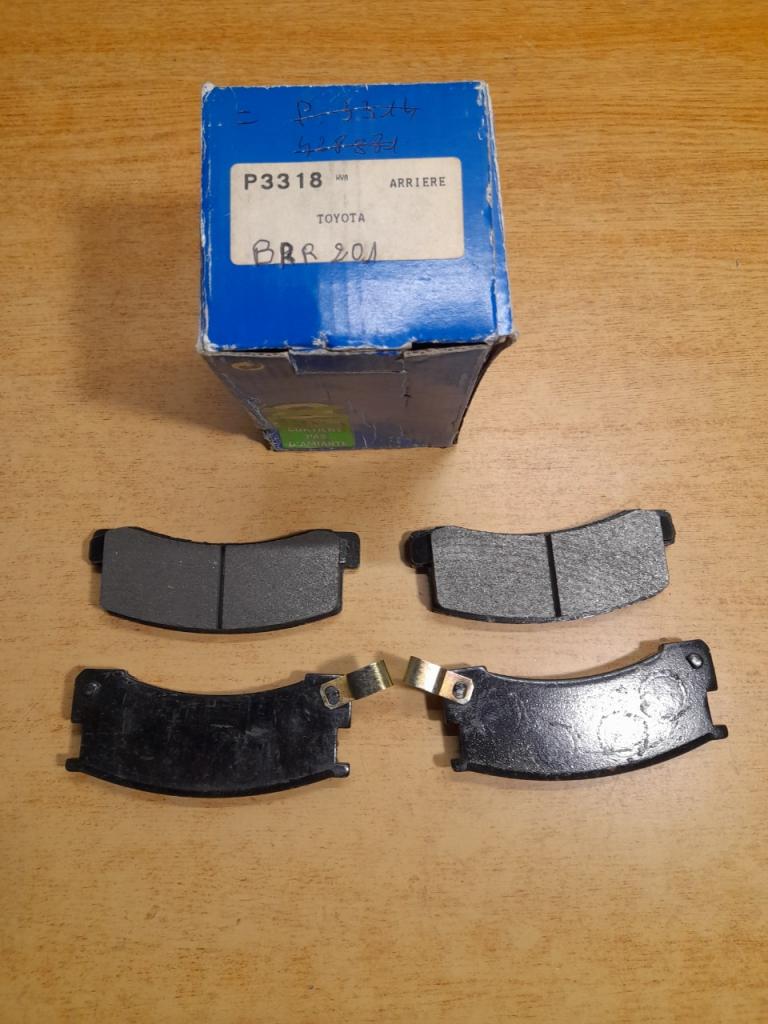 Plaquettes de frein Arrière Toyota Celica RA63 LesAnciennes.com