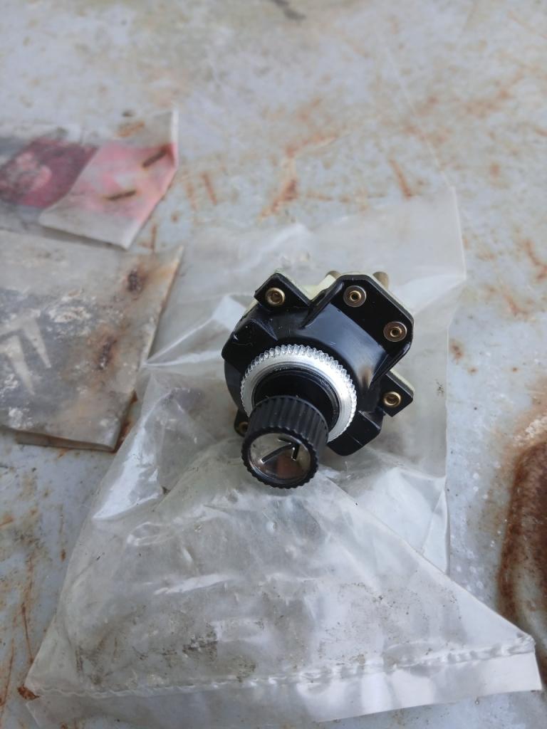 Interrupteur CITROEN DS 19 LesAnciennes.com