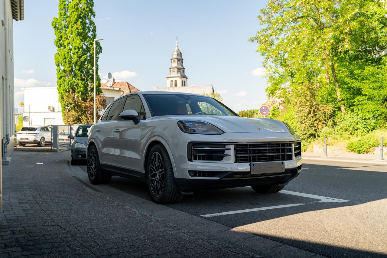 2024 Porsche Cayenne S LesAnciennes.com