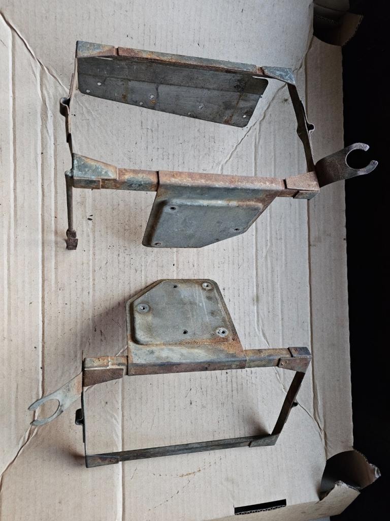 Cadre batterie CITROEN DS LesAnciennes.com