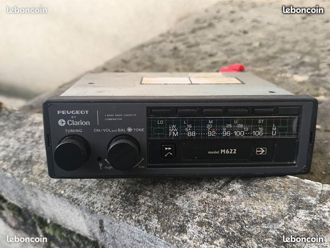 Autoradio Peugeot 205 GTI Clarion LesAnciennes.com