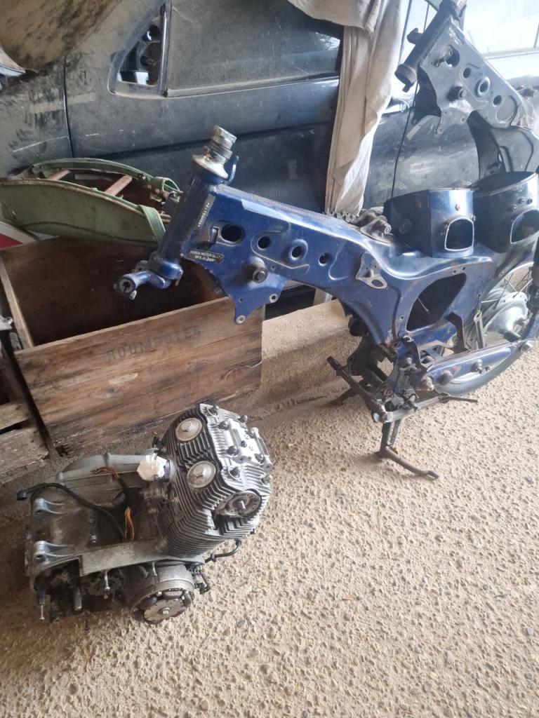 Pièces HONDA C72 Et C77 LesAnciennes.com