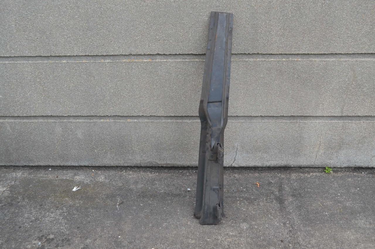 Pied milieu G PEUGEOT 504 Berline break, neuf LesAnciennes.com