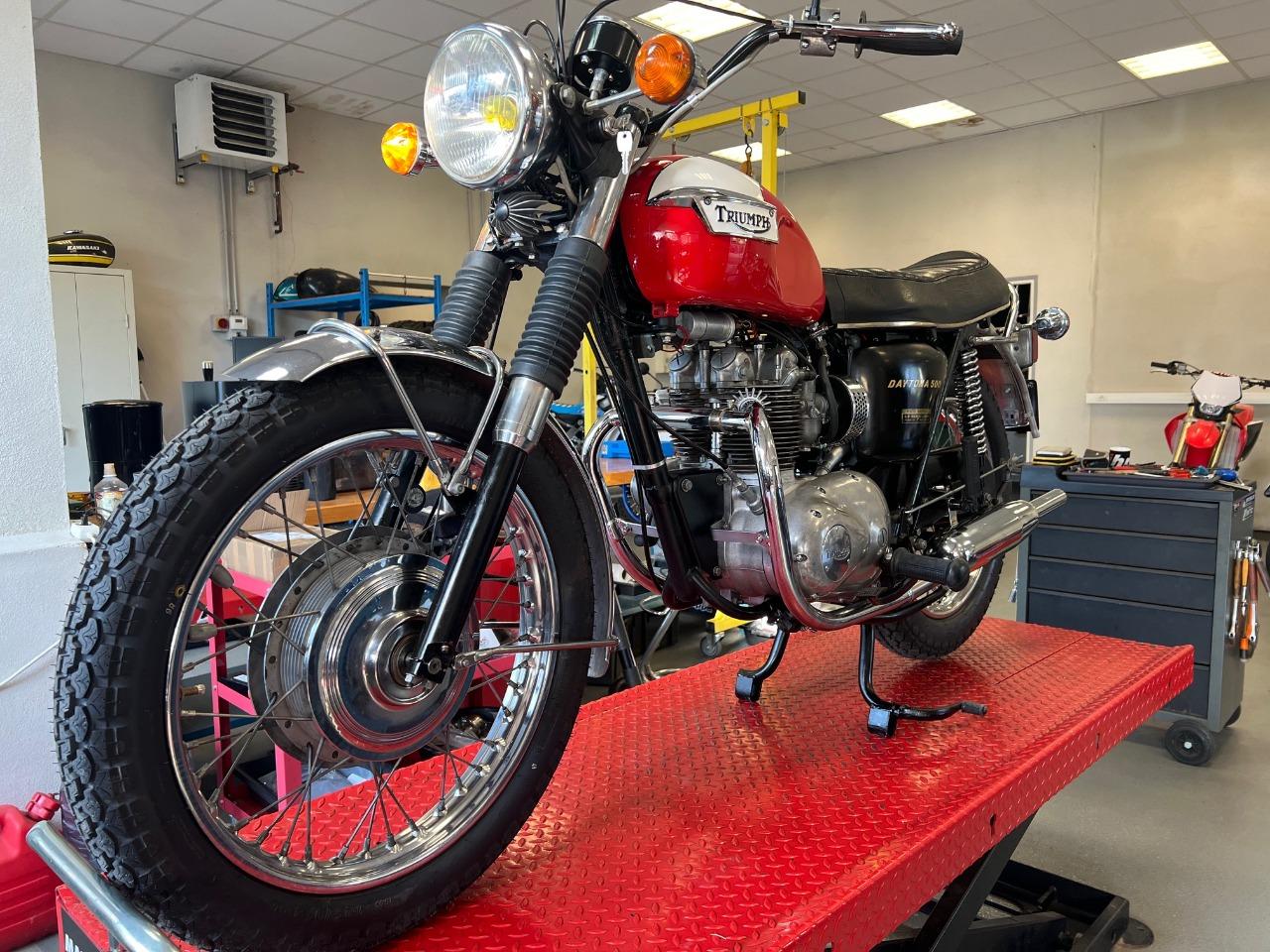 TRIUMPH Daytona 500 T100 R - 1973 LesAnciennes.com