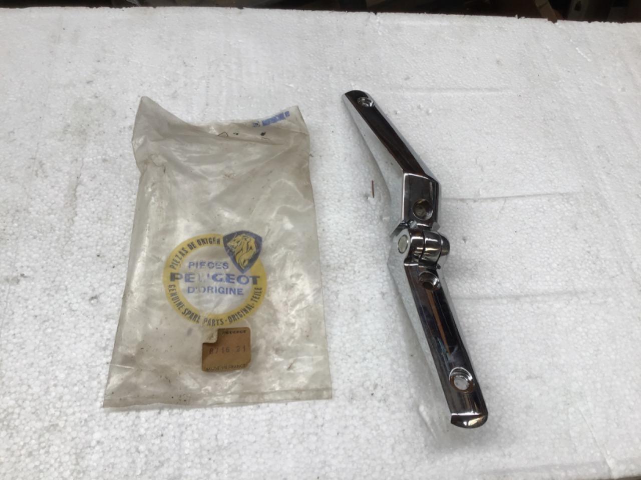 CHARNIÈRE DROITE NEUVE PEUGEOT 304/204 BREAK LesAnciennes.com