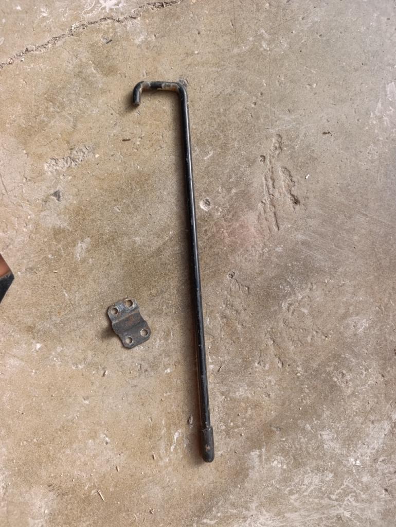 Baguette pour tenir capot moteur ALPINE Gta LesAnciennes.com