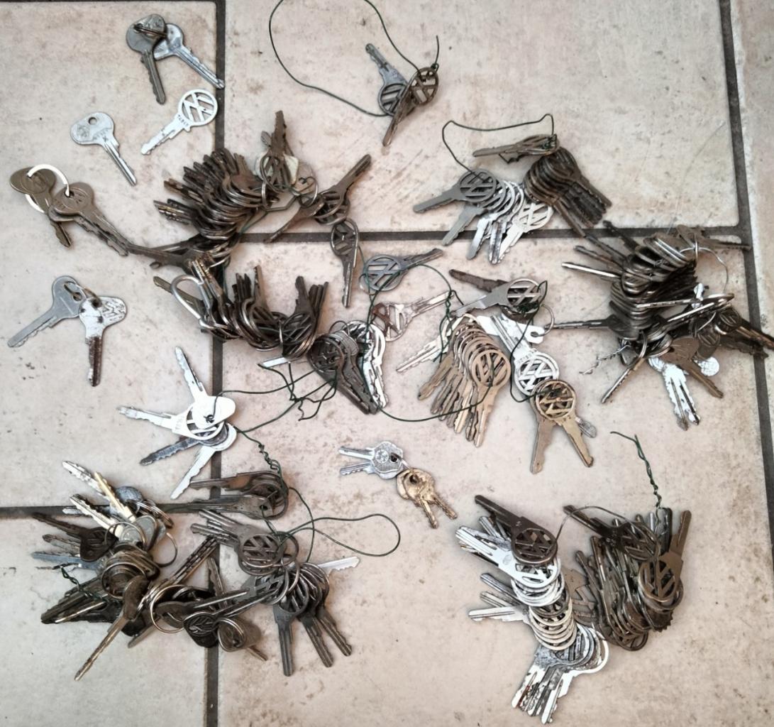 Recherche lot d'anciennes clefs volkswagen usagée LesAnciennes.com