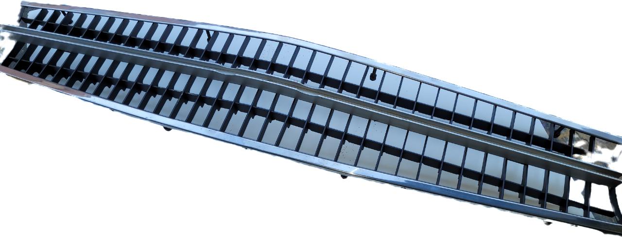 CALANDRE TRIUMPH TR6 LesAnciennes.com