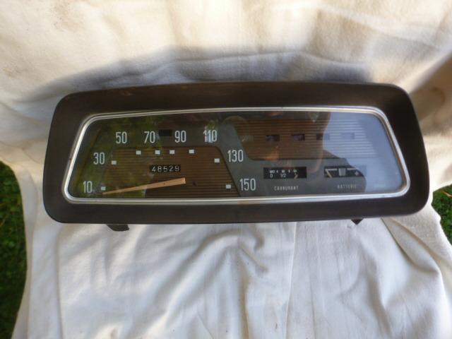 PEUGEOT 204:compteur +jauges:JAEGER LesAnciennes.com