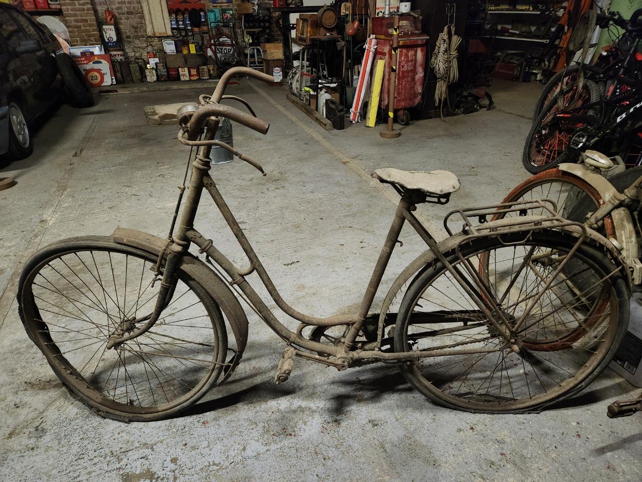 INCONNU Inconnu - 1960 LesAnciennes.com