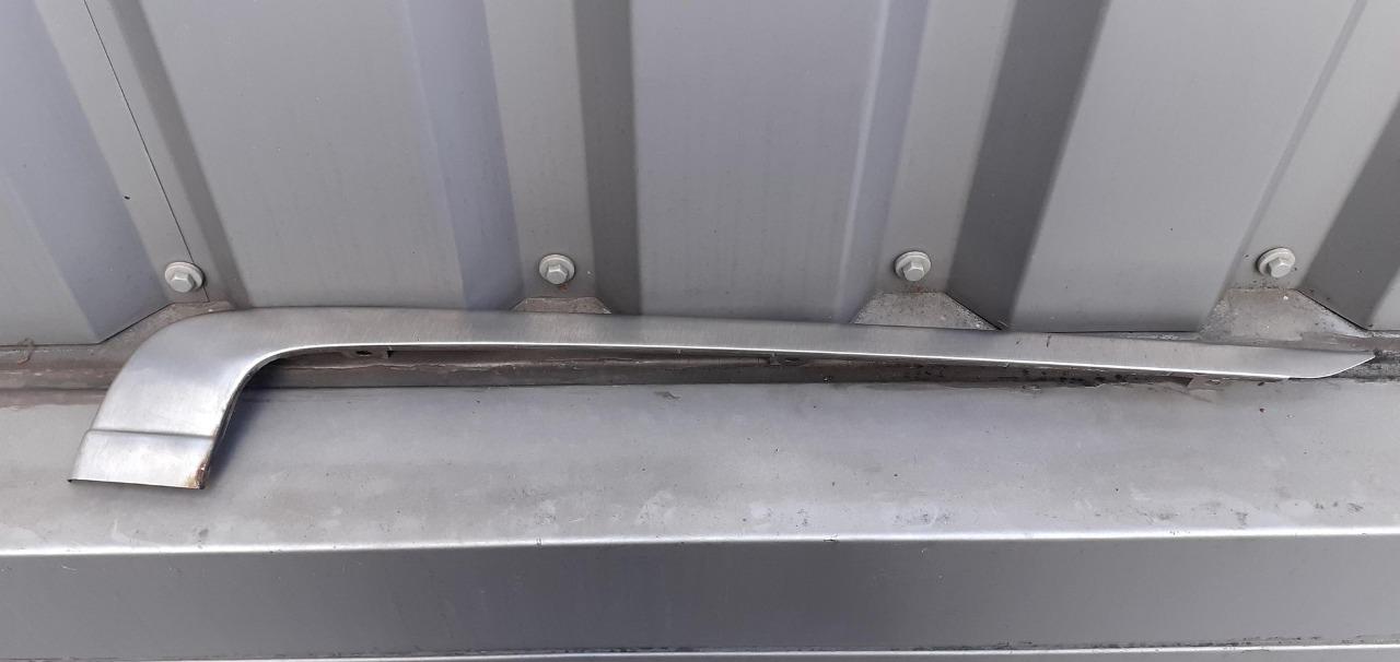 Late chrome AR gauche AUDI Coupé LesAnciennes.com