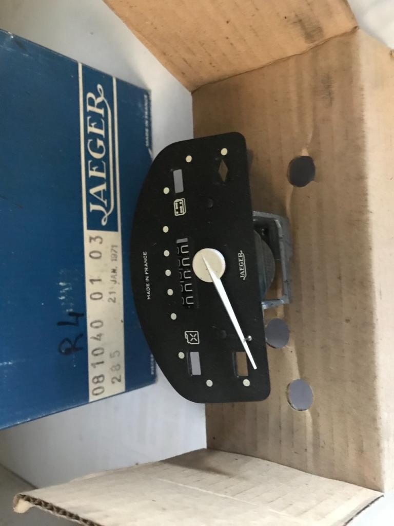 Compteur neuf JAEGER RENAULT R4 1er modèle LesAnciennes.com