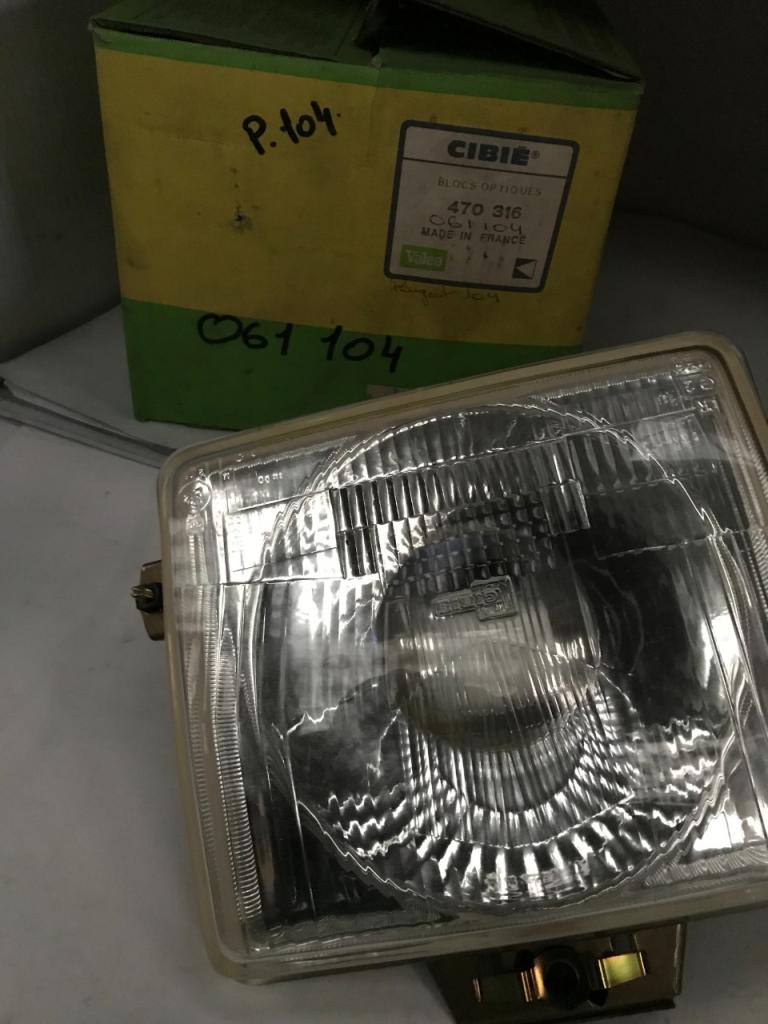 Optique avant G/D PEUGEOT 104 LesAnciennes.com