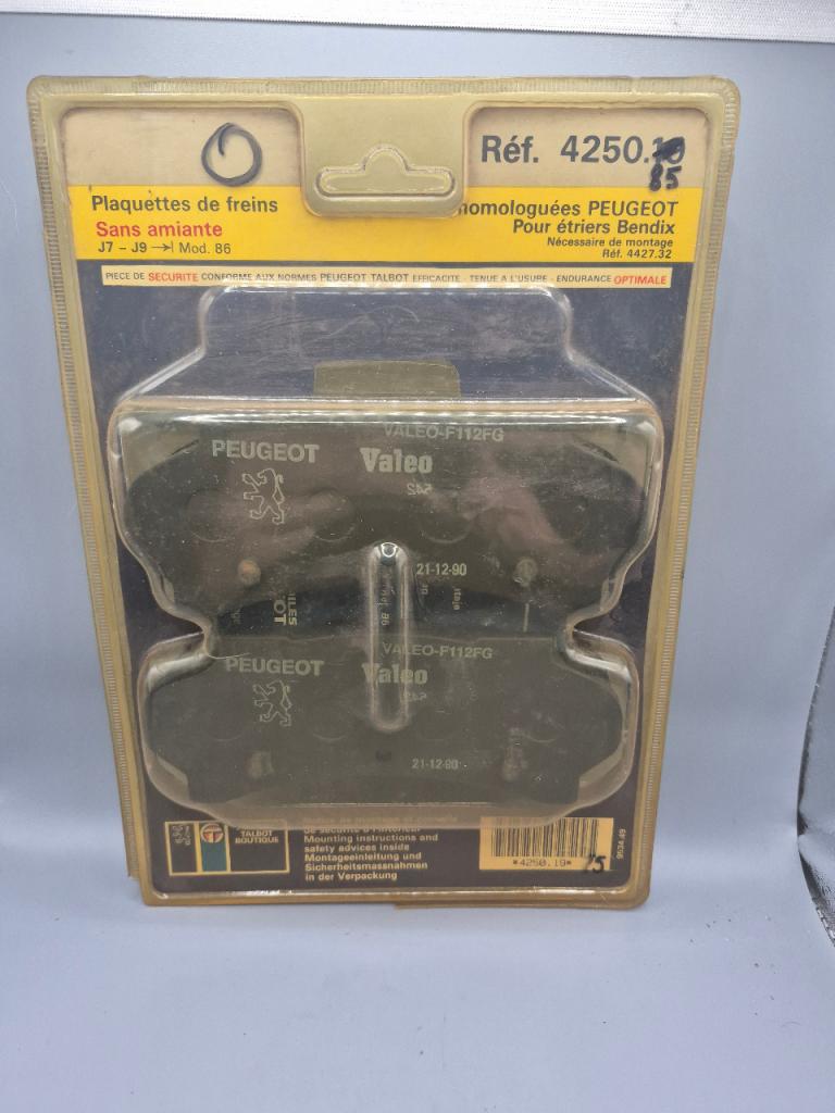 Plaquette de frein AV J7 J9 LesAnciennes.com