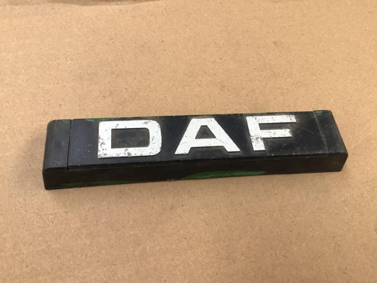 LOGO FACE AVANT DAF 44 LesAnciennes.com