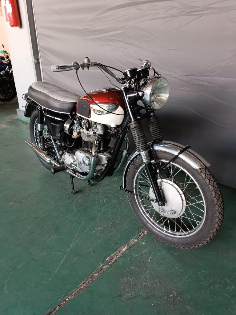 1967 Triumph T120R Bonneville LesAnciennes.com