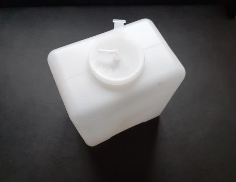Bocal de lave glace PEUGEOT 404 LesAnciennes.com