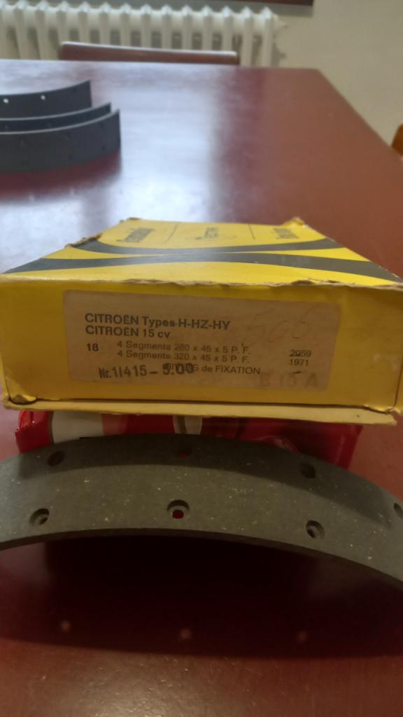 Garnitures CITROEN Traction 15/6 D LesAnciennes.com