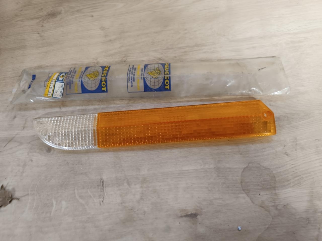 Cabochon avant neuf LesAnciennes.com