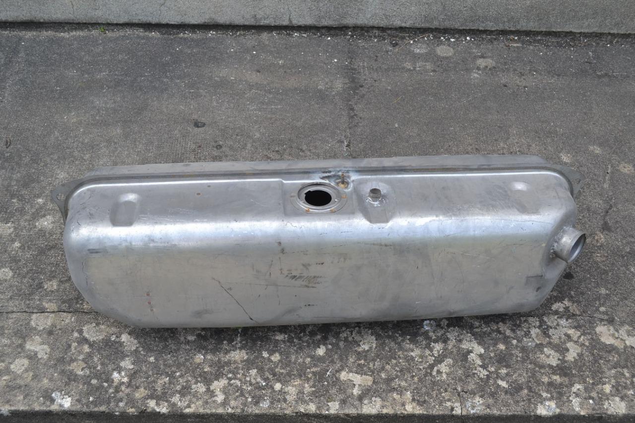 Réservoir à carburant PEUGEOT 604, neuf LesAnciennes.com