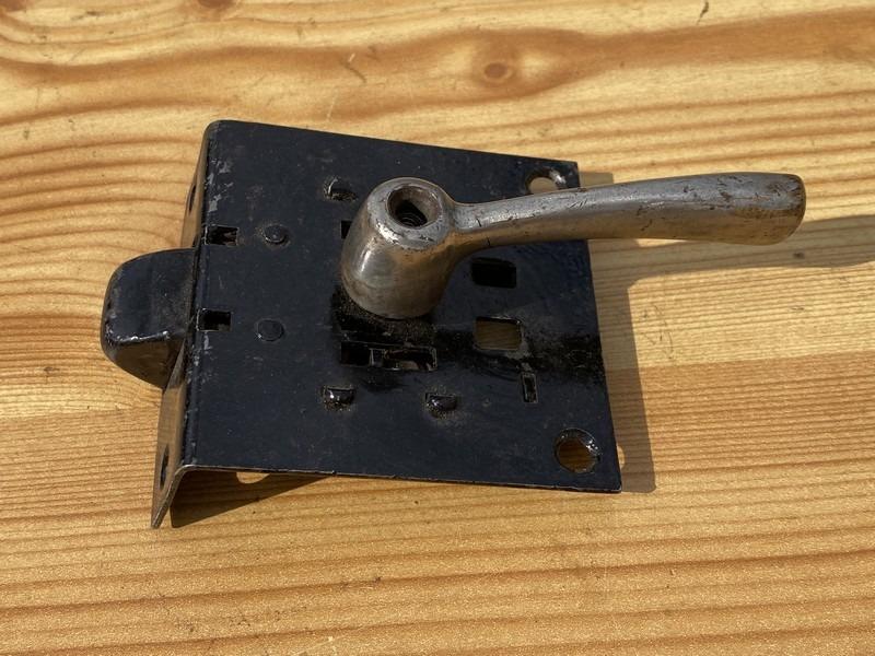 Serrure de porte de torpedo CITROEN B14 AC4 C6 LesAnciennes.com